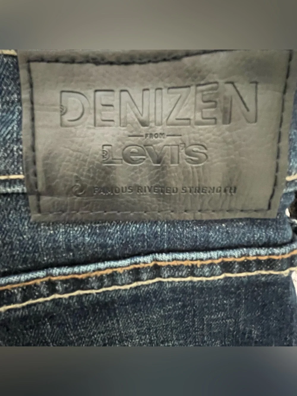 Men’s Denizen from Levi’s 208 Regular Taper Fit Jeans - Size W33xL32